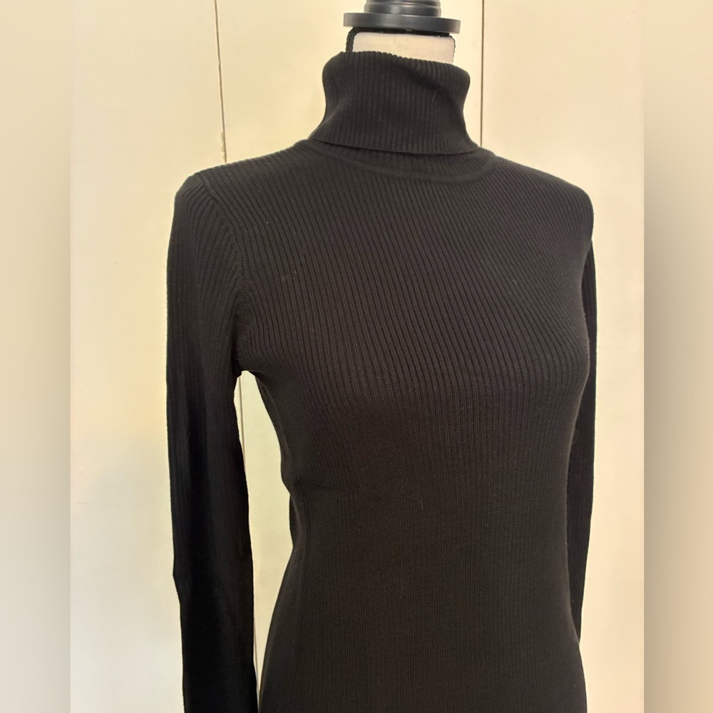 Calvin Klein Elegant Black Fitted Turtleneck Sweater - Picture 5 of 15